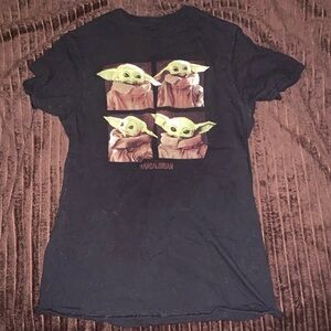 Disney Star Wars Mandalorian Grogu black graphic short sleeve tshirt size small